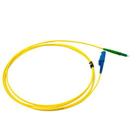 黄色いケーブルの光ファイバーのパッチ・コードSingl - LC APCのポーランド語G657A2へのモードE2000