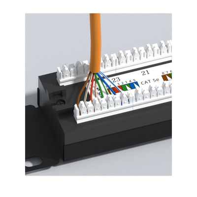 メタル RJ45 イーサネットパッチパネルとケーブル管理 1U 高さシールド互換性